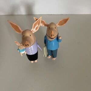 Set of 2 Pink Ear Pig Family Figures - Playset Toys